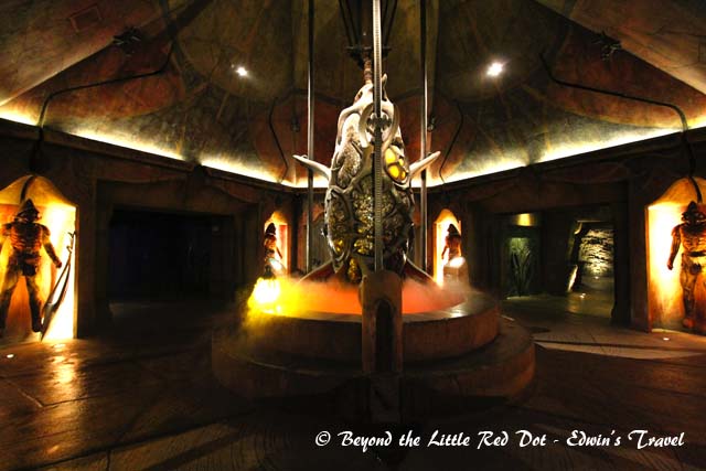 A creepy entrance into the Lost Chambers of Atlantis. This so reminds me of the Aliens movies.