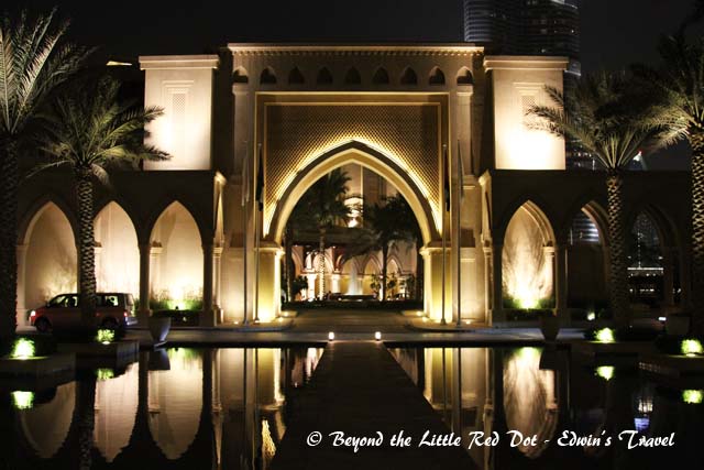 At night, the hotel looks magical with its façade lighted up.