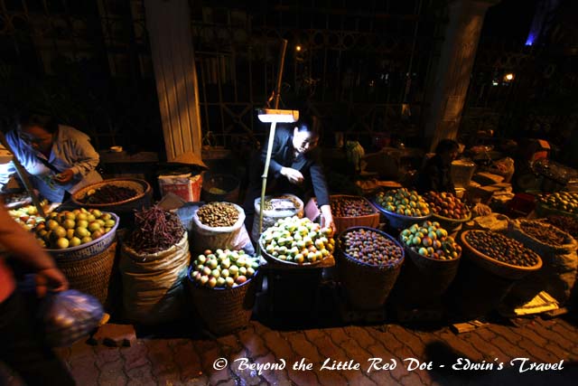 This isn't the Love Market, but one of the streets that turns into a market at night.