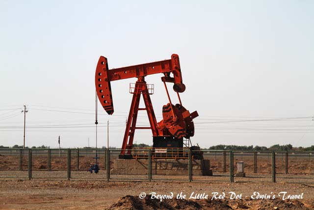 Just behind us was this oil well, one of many in the region. I can see why China wants to control this region despite all the political troubles and it being mostly a desert.