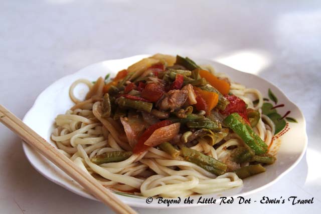 Uygur food seems to consist of spaghetti with meat and vegetables. Even the sauce is tomato based.