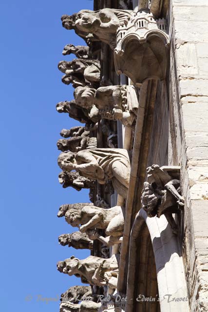A close up of the gargoyles.