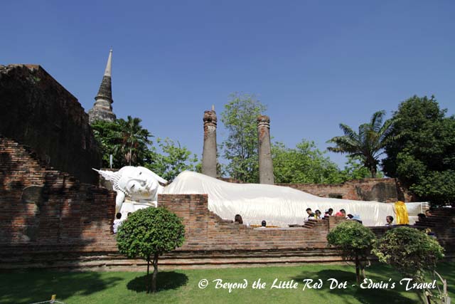 A reclining Buddha at the back of the temple. 