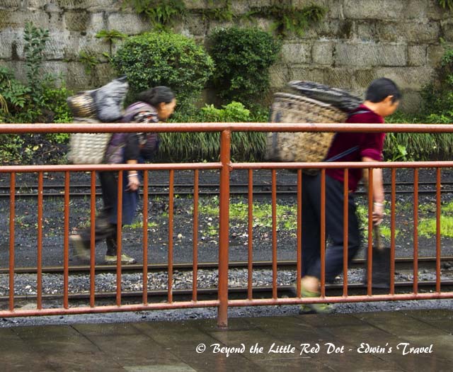 We saw these 2 old women walking along the railway tracks and asked them what they were doing. They said that they would pick up the fallen coal from the train so that they can sell it for money. What a hard life they lead. I estimate that each basket of coal they are carrying on their backs is easily more than 30kg.