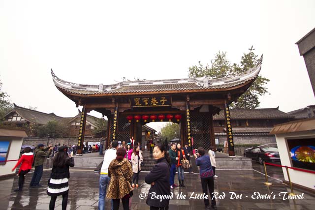 Although there are many street entrances to the Wide and Narrow Alleys, this is the main entrance.