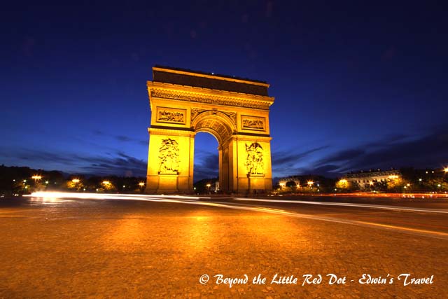 Arc de Triomphe at dusk.