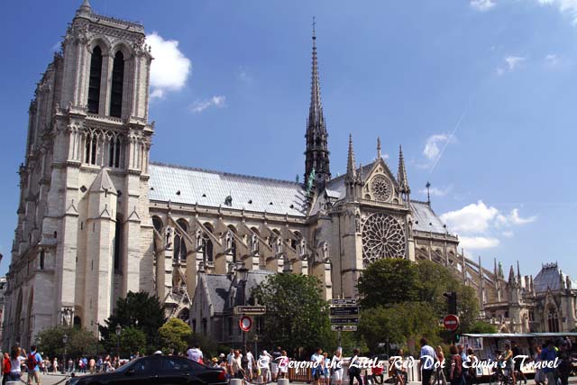 A side view of the cathedral. It's so crowded already.