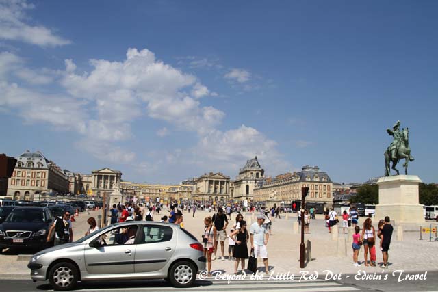 The main entrance to the Versailles.