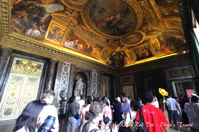 Our guide leading the group and telling stories on the sometimes decadent lives of the French aristocracy.