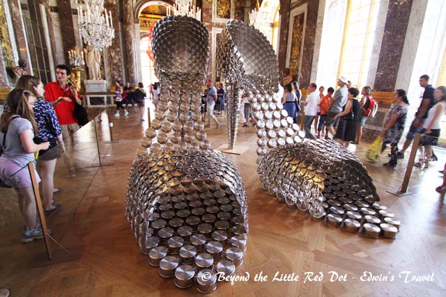 There was a modern art exhibition at the same time.