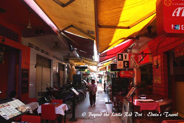 We had our lunch in the back street as it was cooler with the awnings and fans. I'm pretty sure the NYDC restaurant is not even the real thing.