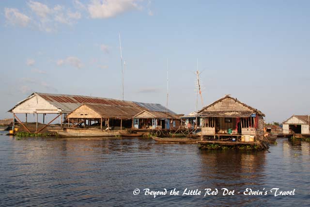 A closer look at some of the larger floating houses. Actually they are built on stilts and when the lake water level falls, you can see the stilts around 8-9m high.