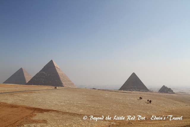 We drove round to another side of the Pyramids and got a better view.
