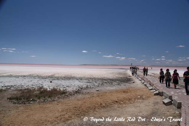Visitors could walk out to the salt lake by a foot path.