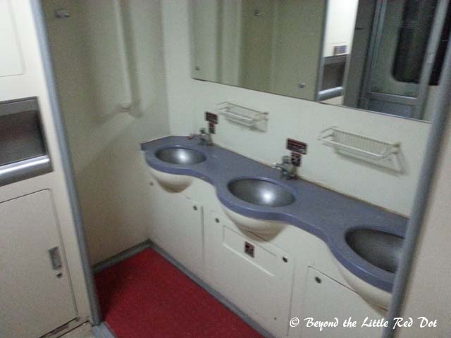 There is a wash basin only at 1 end of the carriage.