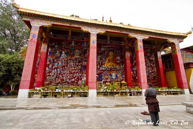 Yangwang mountain cliffside images. There are hundreds of Buddha paintings on the cliff walls.