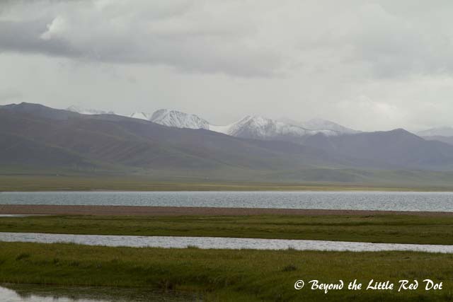 Beautiful scenery around this lake.