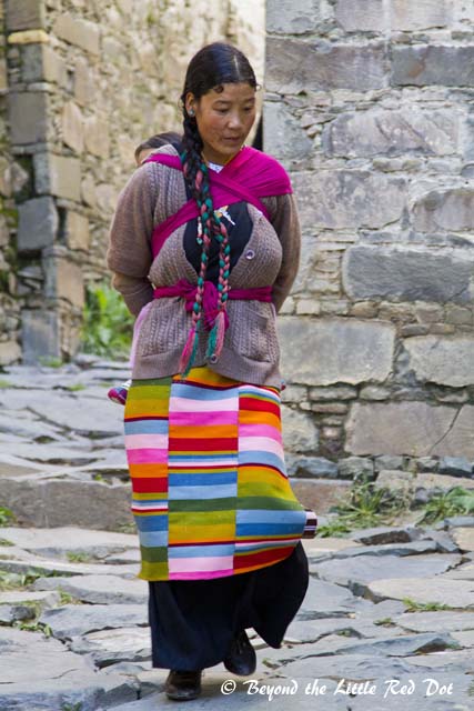 A devotee coming to pray.