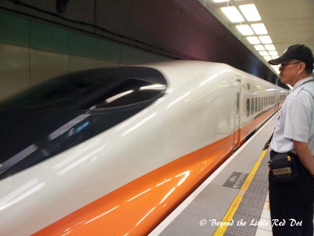 Waiting for the  HSR at Taoyuan station. I had to take a shuttle bus from the airport to the HSR station.