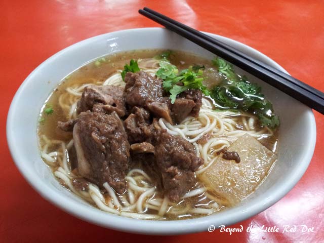 Filling my stomach first with a steaming hot bowl of Taiwan beef noodles. I hadn't had anything to eat since I got off the plane and took the HSR to Kaoshiung.
