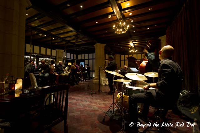 The modern jazz bar with younger jazz musicians.
