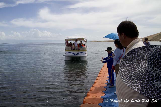 Waiting for the boat to arrive. It's only a small round trip of 10-15 minutes.