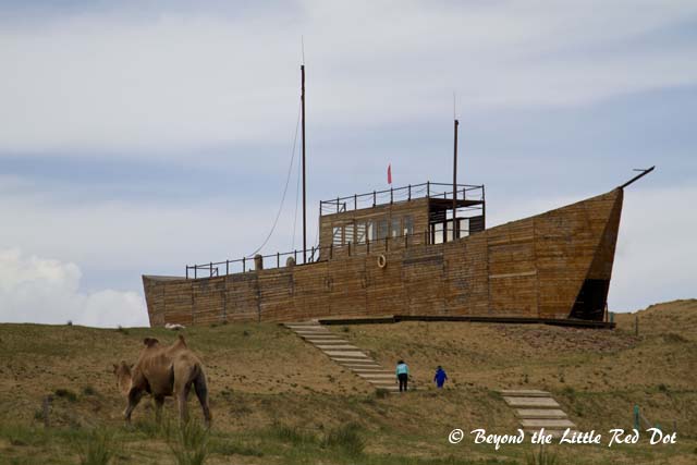 I wonder what this boat is supposed to be. Not many people bothered to visit it.