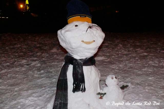 Papa and baby snowmen.