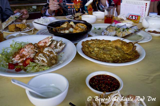 Our seafood lunch. It cost us around SGD200 for 4 persons, with 2 huge mantis shrimps, white clams, crab omelet, bamboo clams, etc.