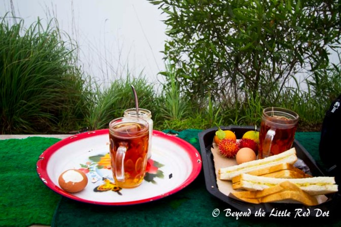 The guides brought us breakfast, but we were too tired to feel hungry. 