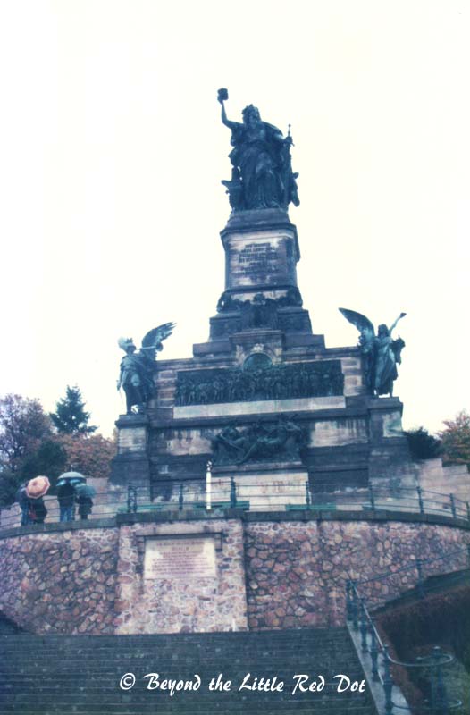 A statue of some unknown person in Eisenach. I have tried to Google this statue but cannot find any reference to it.