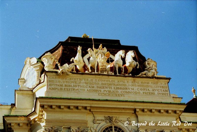 A lot of details in the figures on top of the many imperial buildings.