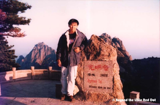 Trying to get the view of the Sea of Clouds from a famous place mentioned in Wuxia kungfu novels.