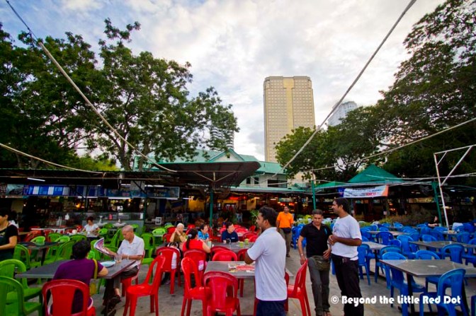Seafood and local food at Northam Beach. It's by the sea, so you can have dinner and enjoy the sea view and breeze.