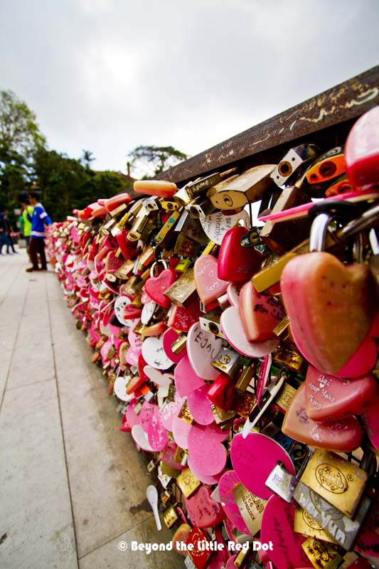 A new love lock platform for couples to express their undying love for each other.