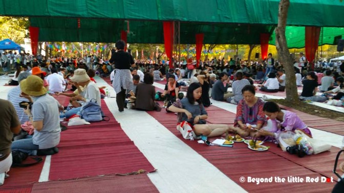 Being a paid event, dinner was provided and we got to sit down to eat. Take note of the rightmost girl in the photo who is dressed in purple.