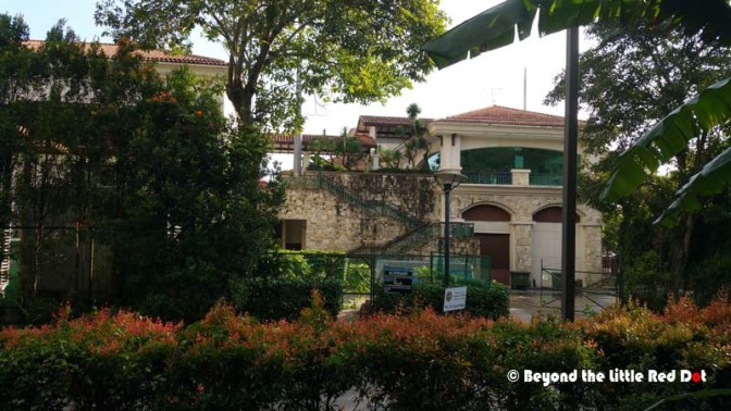 After hiking around 1km, the trail passes by a road and Singapore Island Country Club, one of the few signs of civilization.