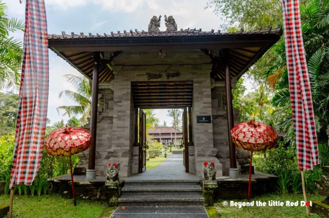 The entrance to the Chedi Club Hotel.