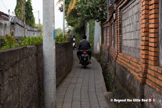 So we continues along a narrow path, sharing it with motorbikes coming 2 ways.